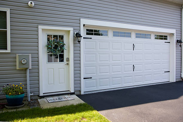 24/7 Emergency Garage Door Panel Replacement experts in Columbia, MS